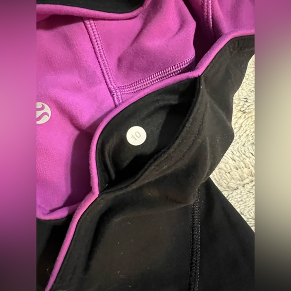 Lululemon Wunder Under Crop (Reversible)
Black / Ultra Violet • GREAT CONDITION - Picture 5 of 5